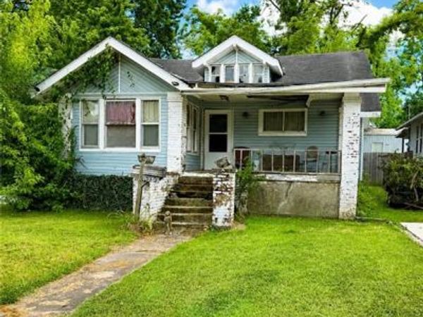 335 E 10th Street, Baxter Springs, KS 66713