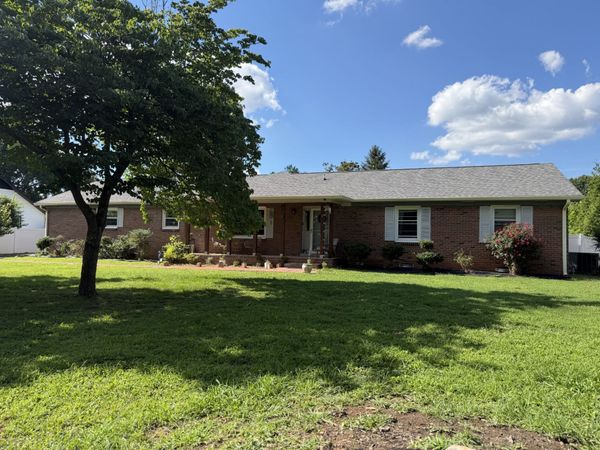 5042 Creekside Dr , Murfreesboro, TN 37128