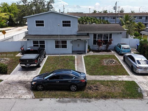 7400 NW 1st Ct , Pembroke Pines, FL 33024