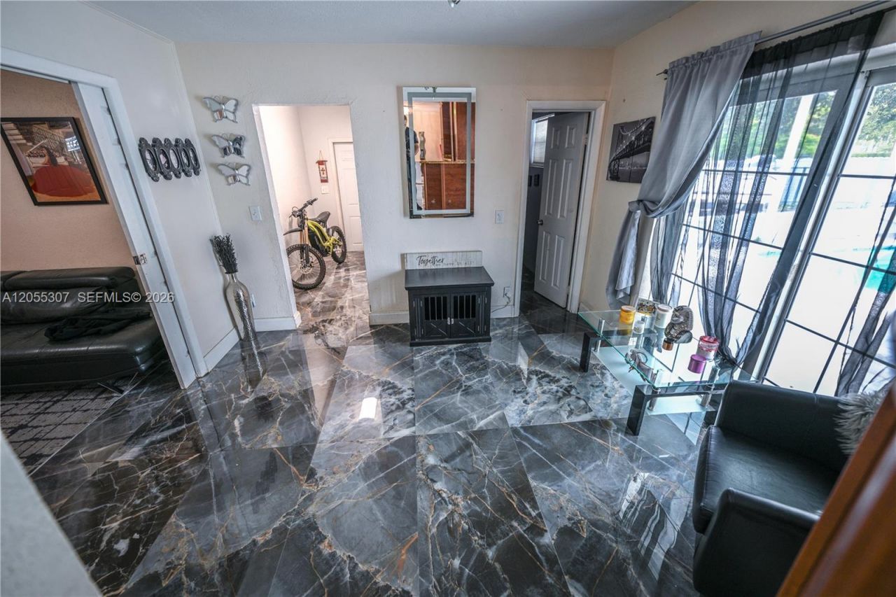 7400 NW 1st Ct, Pembroke Pines, FL 33024 Photo