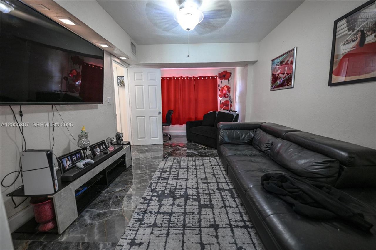7400 NW 1st Ct, Pembroke Pines, FL 33024 Photo