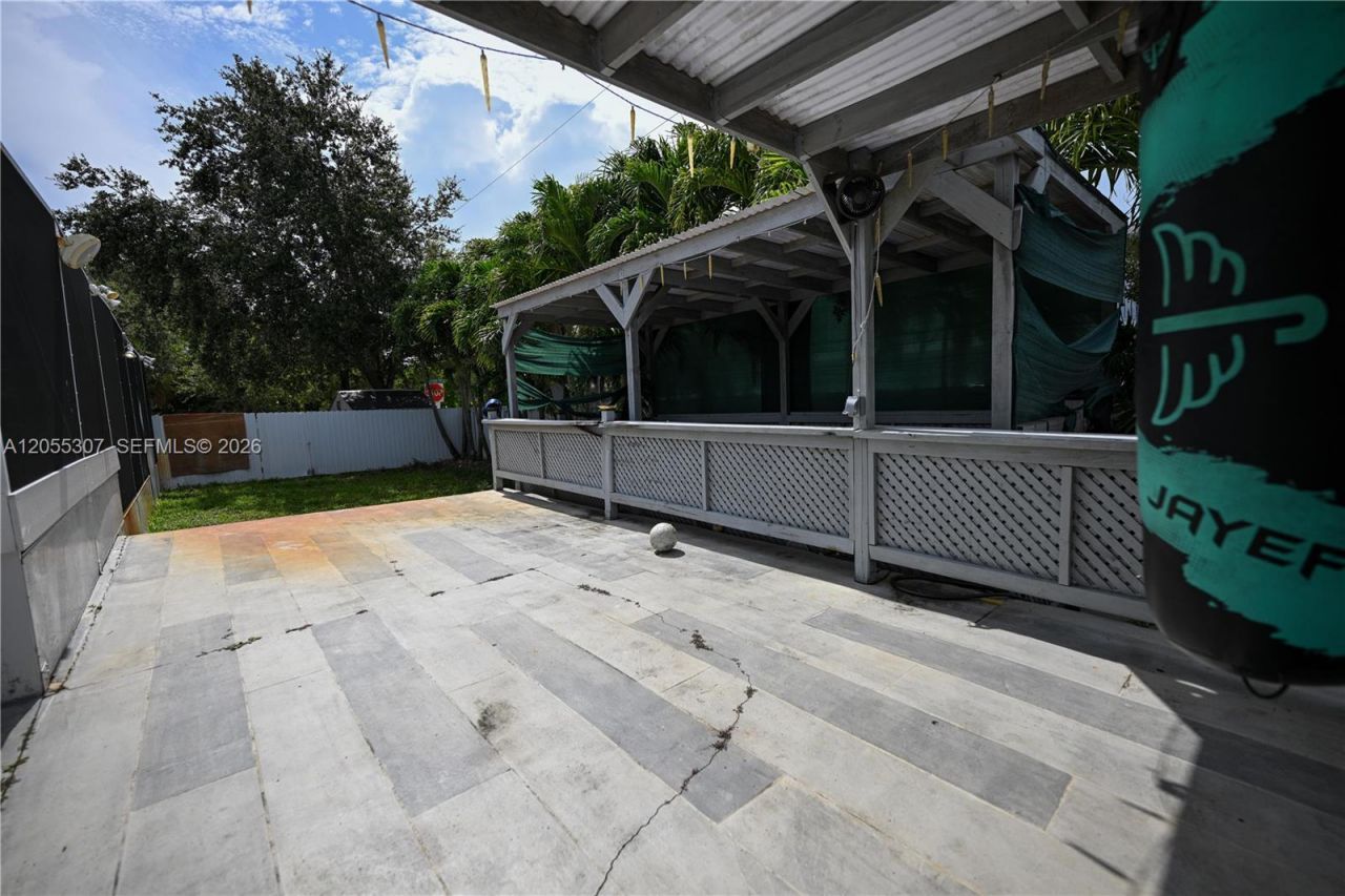 7400 NW 1st Ct, Pembroke Pines, FL 33024 Photo