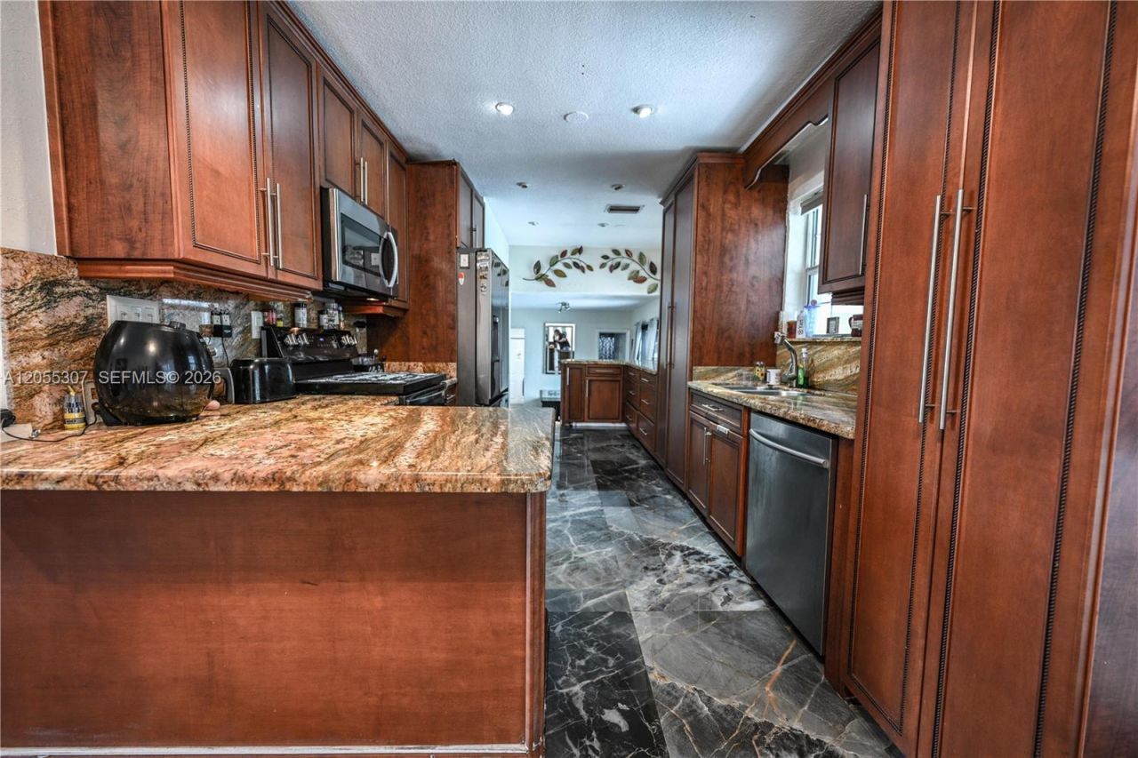 7400 NW 1st Ct, Pembroke Pines, FL 33024 Photo