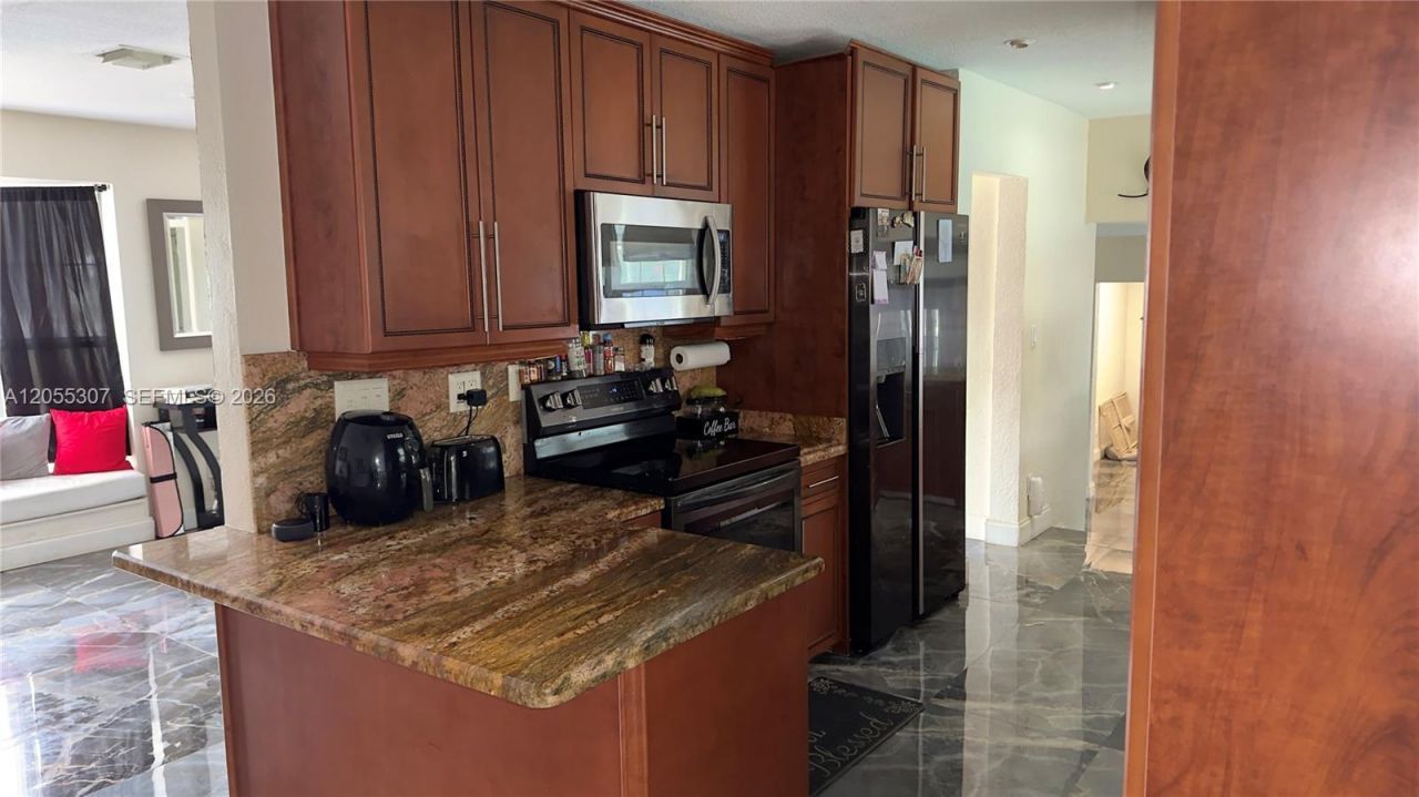 7400 NW 1st Ct, Pembroke Pines, FL 33024 Photo
