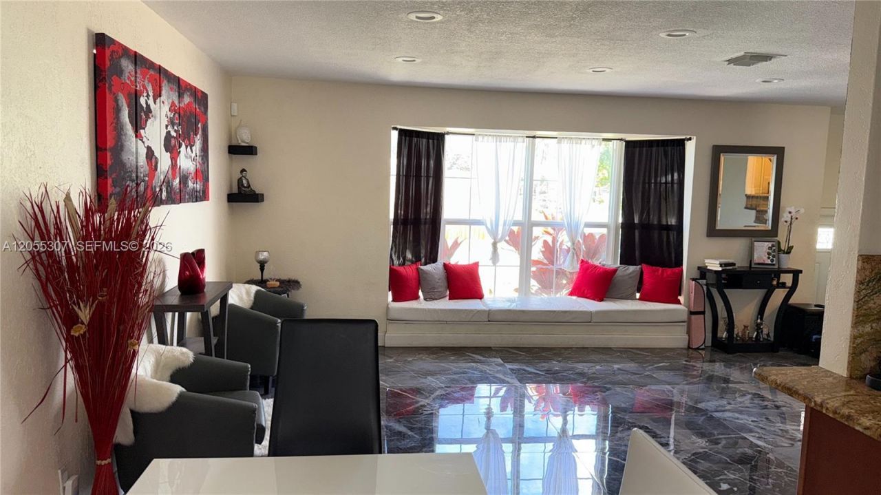7400 NW 1st Ct, Pembroke Pines, FL 33024 Photo