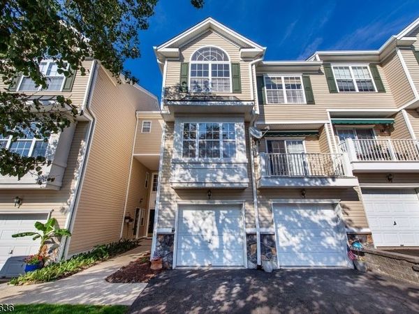 146 Summit Rdg, Pompton Lakes, NJ 07442