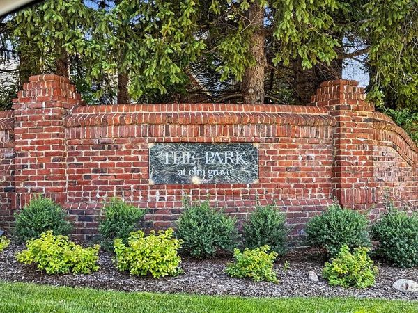 530 Park CIRCLE, Elm Grove, WI 53122