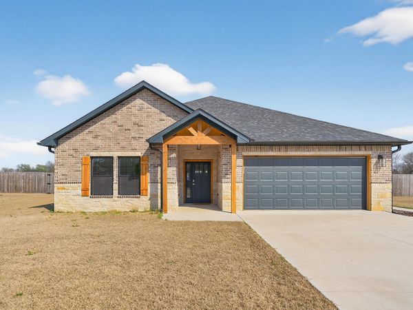 207 Lindsey Avenue , Adair, OK 74330