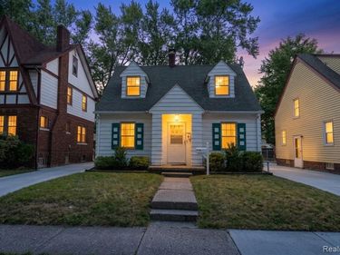 131 Dwight Avenue, Pontiac, MI 48341