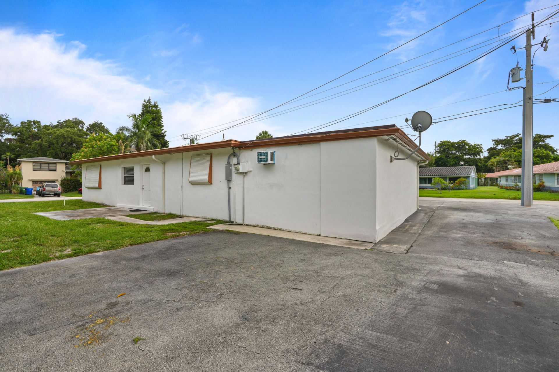 2270 SW 30th Terrace, Fort Lauderdale, FL 33312 Photo
