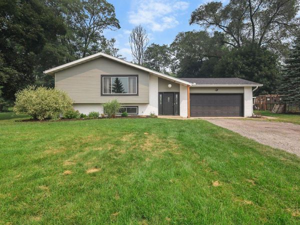 W8372 Crawford Road, Portage, WI 53901