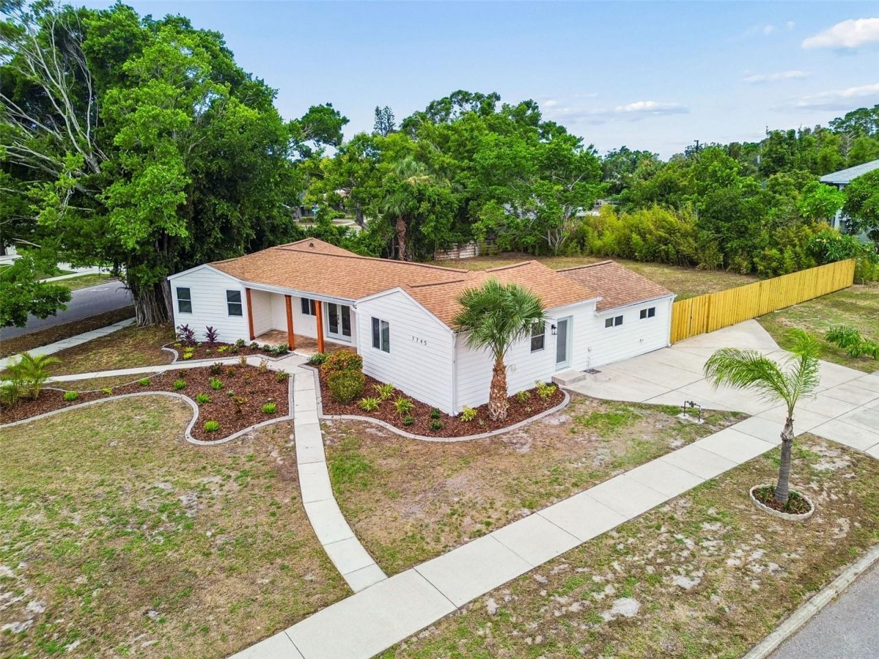 7745 Westmoreland Drive, Sarasota, FL 34243 Photo