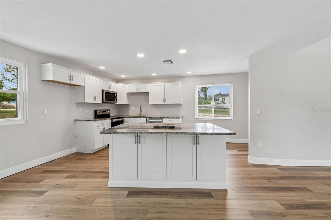 7745 Westmoreland Drive, Sarasota, FL 34243 Photo