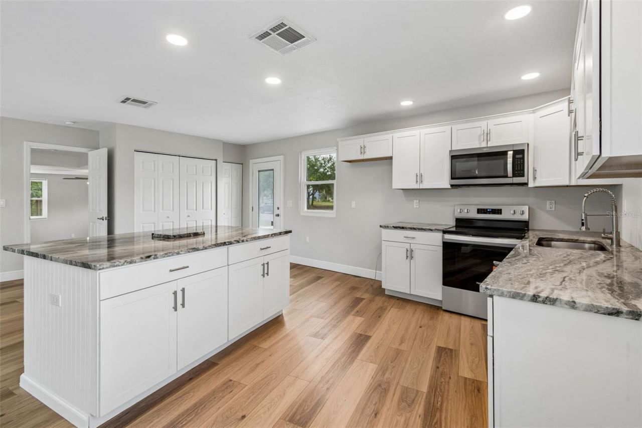 7745 Westmoreland Drive, Sarasota, FL 34243 Photo