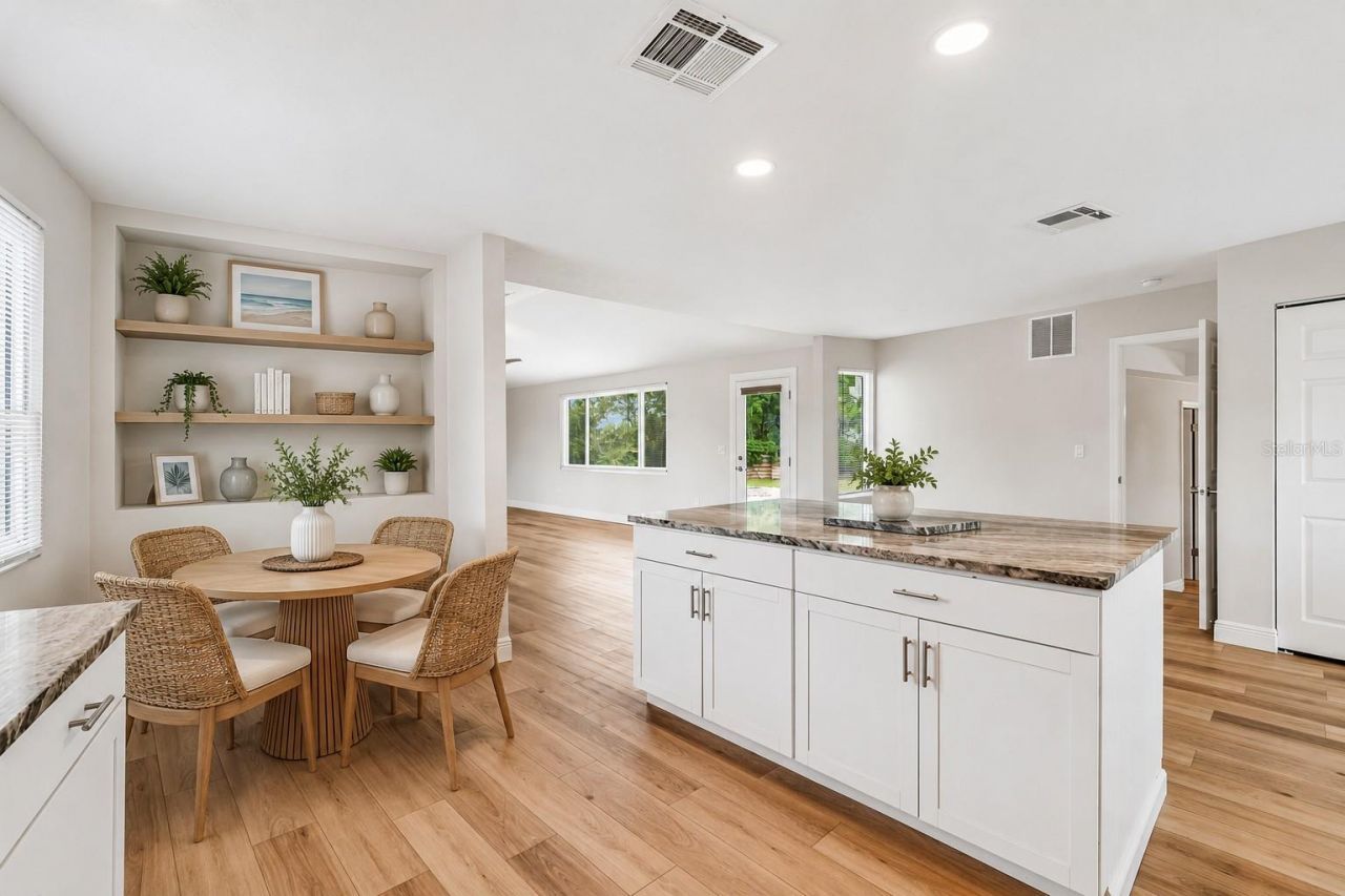 7745 Westmoreland Drive, Sarasota, FL 34243 Photo