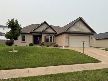 485 Gasser Circle SE, New Philadelphia, OH 44663