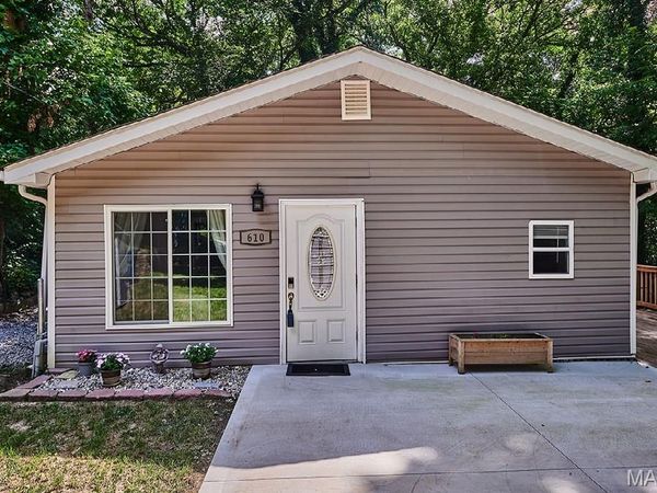 610 Saint Clair Road, Fairview Heights, IL 62208