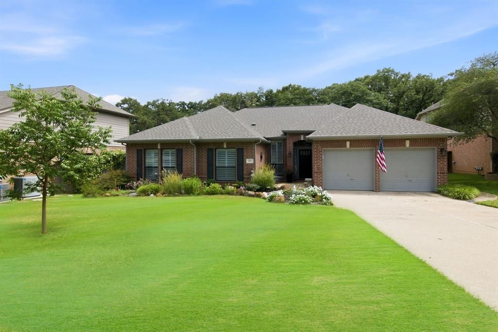 2702 Pinehurst Drive, Grapevine, TX 76051 Main Photo