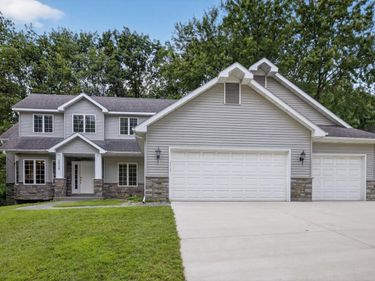 2032 Fox Valley Drive SW, Rochester, MN 55902