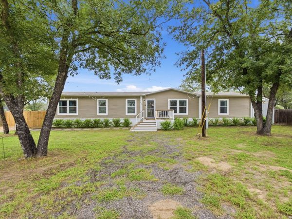 125 ACORN HOLW, Poteet, TX 78065