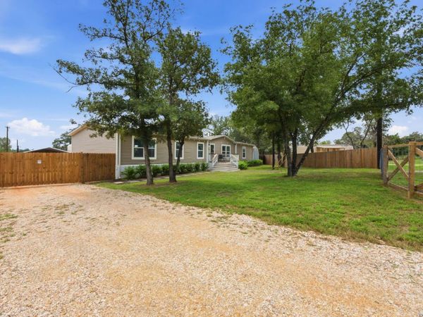 125 ACORN HOLW, Poteet, TX 78065