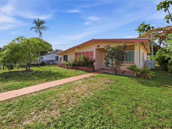 1869 NE 181st St , North Miami Beach, FL 33162