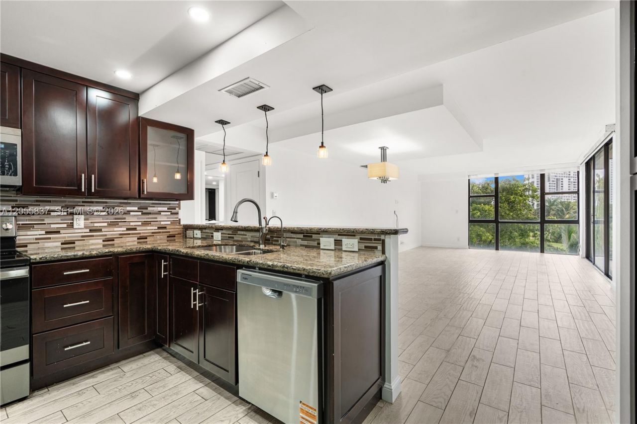 20379 W Country Club Dr, Unit 433, Aventura, FL 33180 Photo