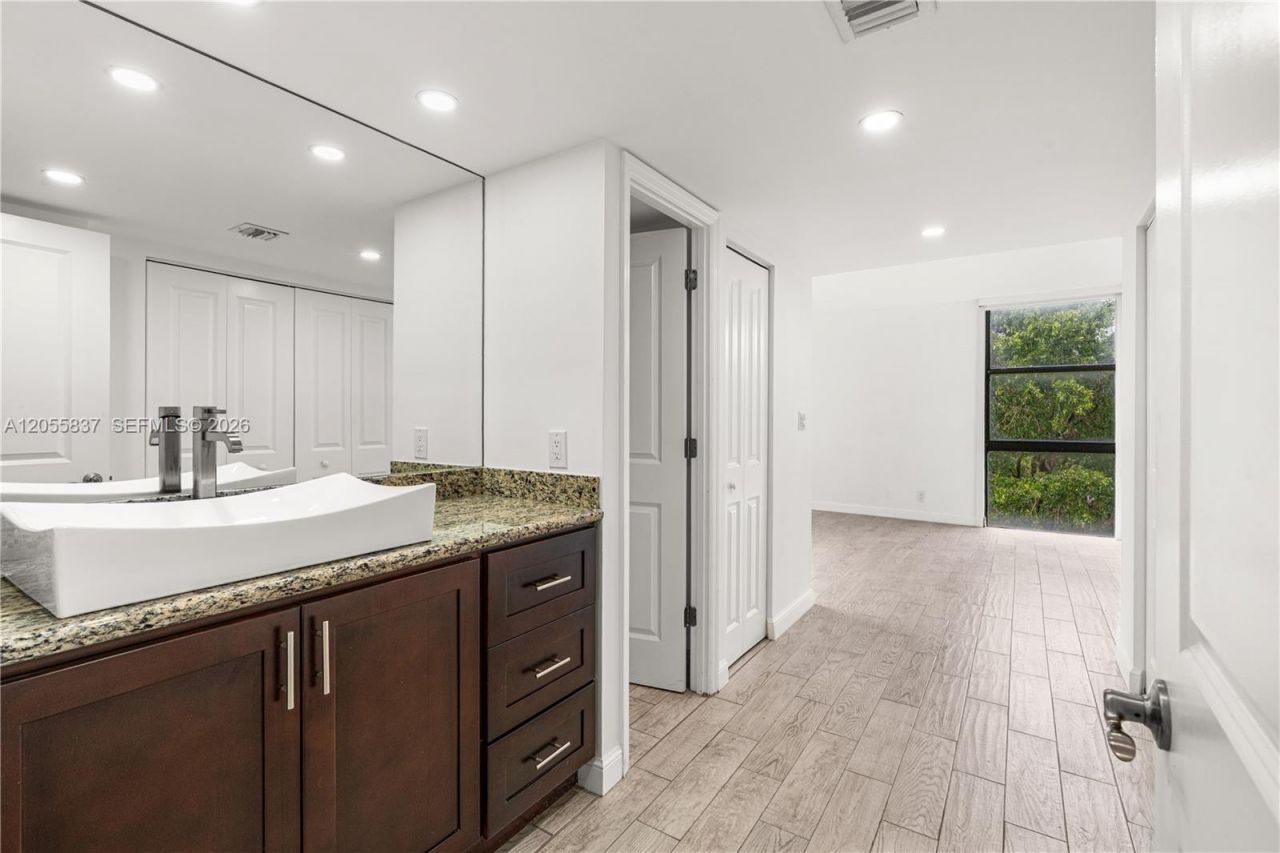 20379 W Country Club Dr, Unit 433, Aventura, FL 33180 Photo