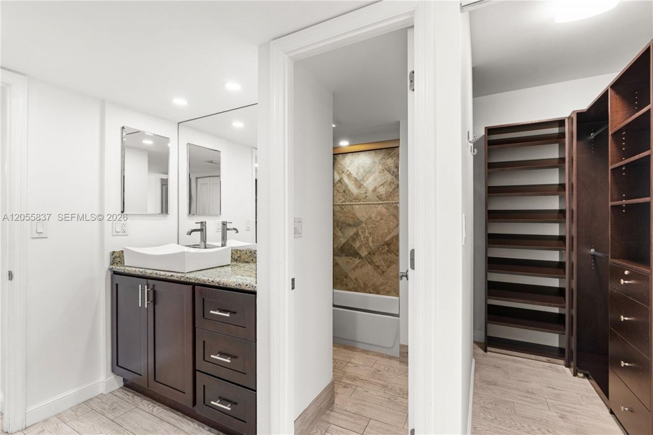20379 W Country Club Dr, Unit 433, Aventura, FL 33180 Photo