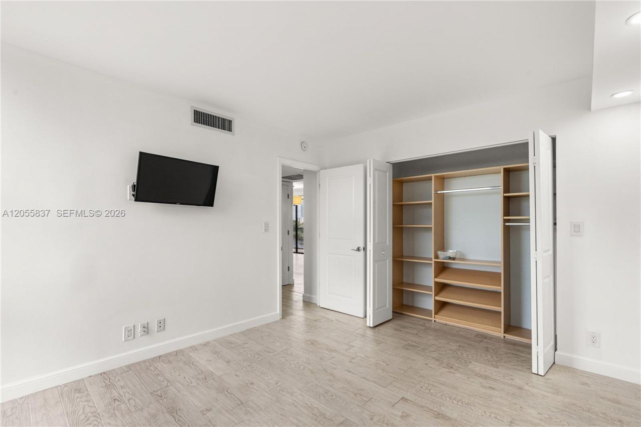 20379 W Country Club Dr, Unit 433, Aventura, FL 33180 Photo