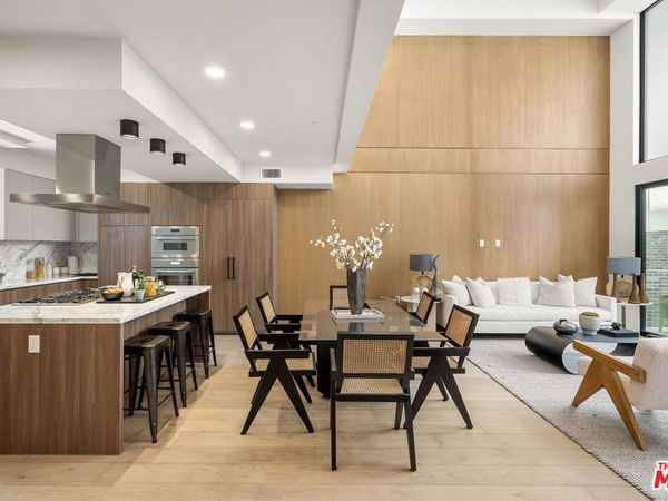 12304 Moorpark Street, Unit 103, Los Angeles, CA 91604