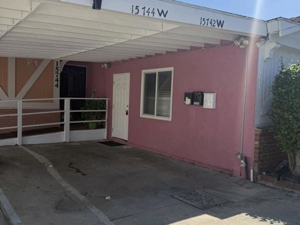 15744 1/2 W Saticoy Street , Los Angeles, CA 91406