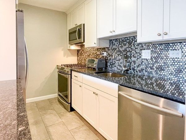 9 Hawthorne Place, Unit 11J, Boston, MA 02114
