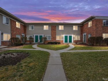 1898 Maple Road E, Birmingham, MI 48009