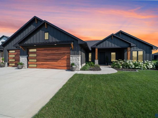5505 E Canter Ridge Cir, Sioux Falls, SD 57110