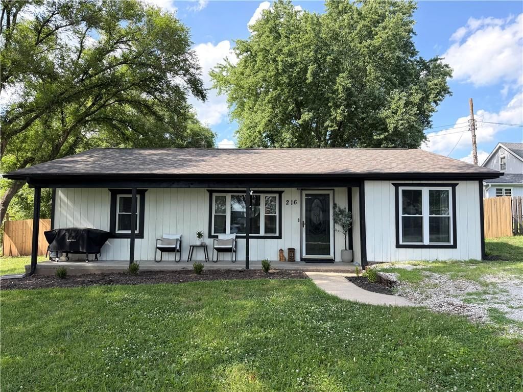 216 Southside Court, Excelsior Springs, MO 64024 Main Photo