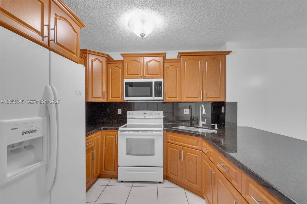 8851 NW 119th St , Unit 3112-3, Hialeah Gardens, FL 33018 Photo