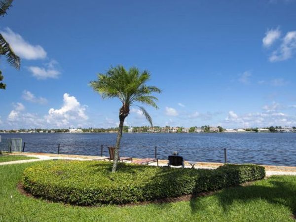 160 YACHT CLUB Way, Unit 210, Hypoluxo, FL 33462