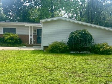 1085 Brooklawn Drive, Troy, MI 48084