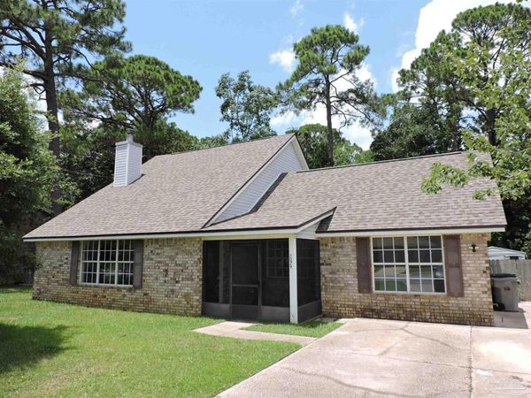 7674 Old Hickory Dr, Pensacola, FL 32507