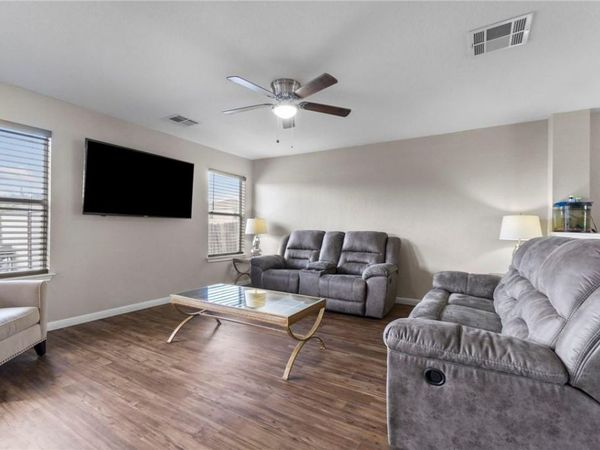 18425 Crestwind LN, Elgin, TX 78621
