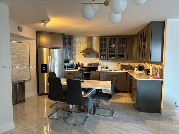800 Parkview Dr , Unit 412, Hallandale Beach, FL 33009