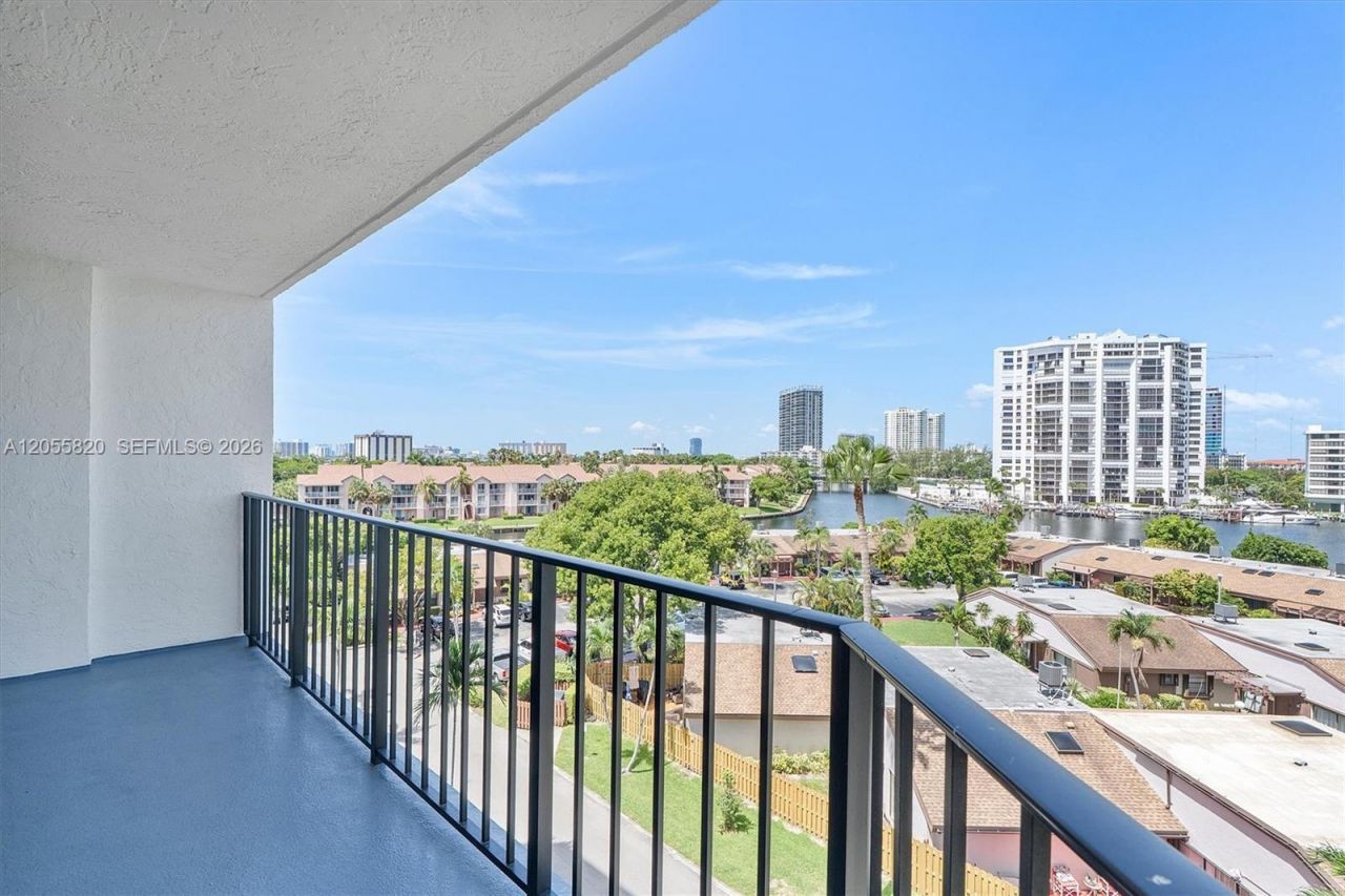 200 Leslie Dr , Unit 631, Hallandale Beach, FL 33009 Photo