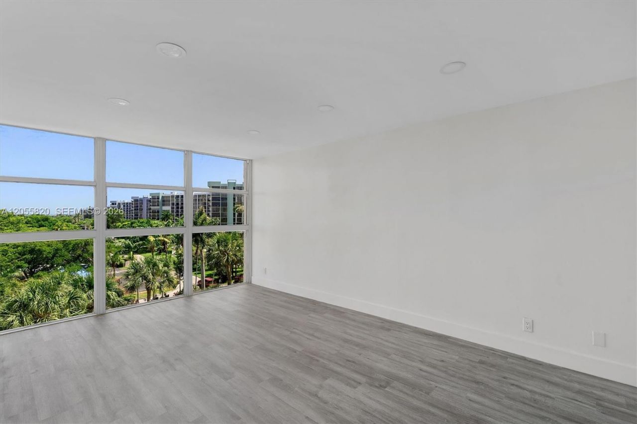 200 Leslie Dr , Unit 631, Hallandale Beach, FL 33009 Photo