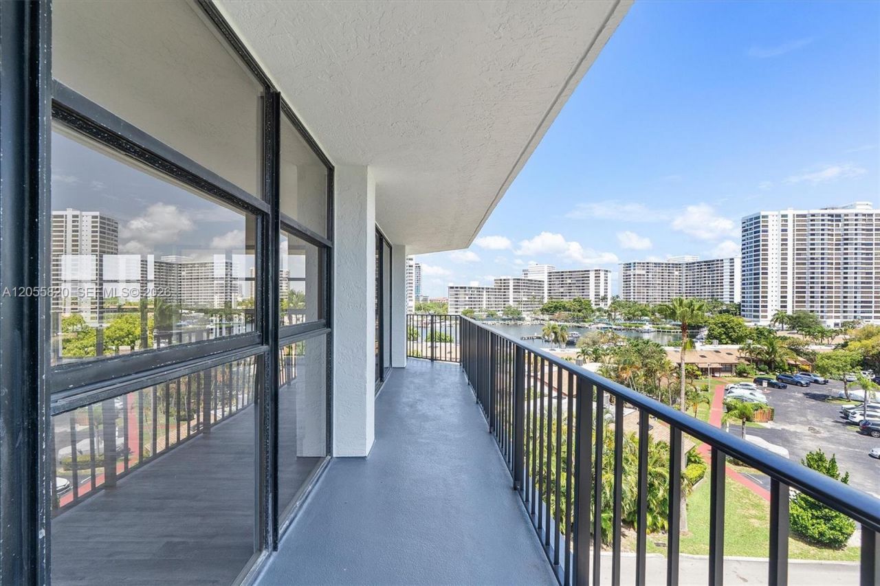 200 Leslie Dr , Unit 631, Hallandale Beach, FL 33009 Photo