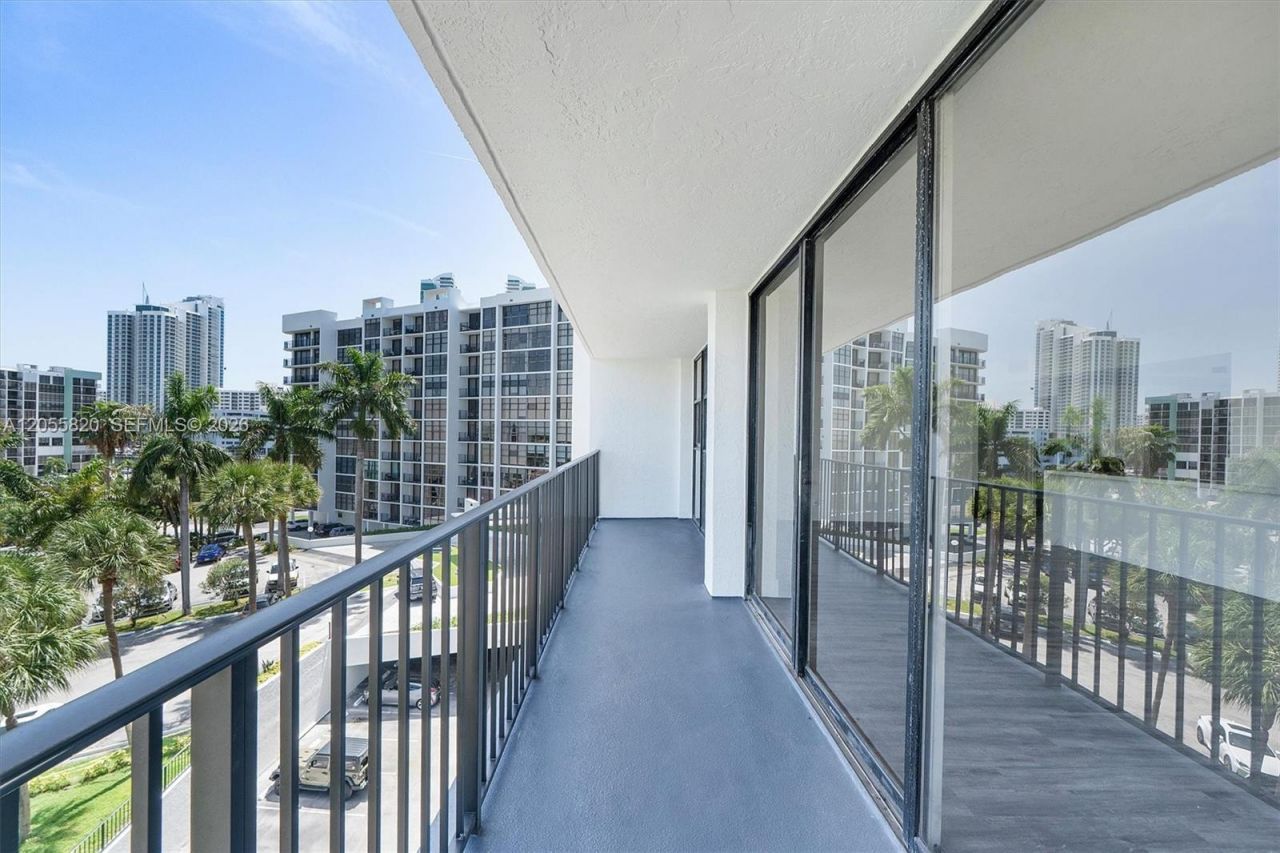 200 Leslie Dr , Unit 631, Hallandale Beach, FL 33009 Photo