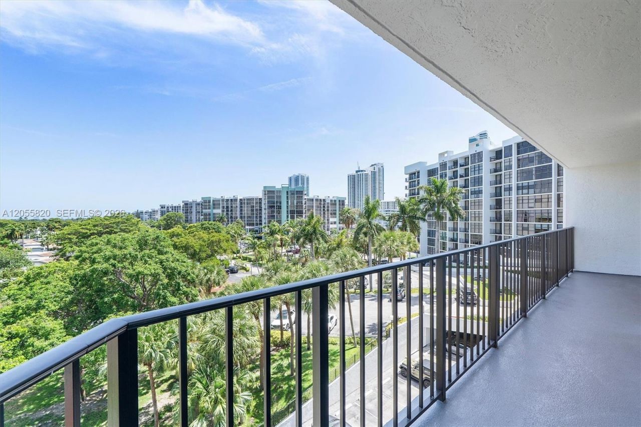 200 Leslie Dr , Unit 631, Hallandale Beach, FL 33009 Photo