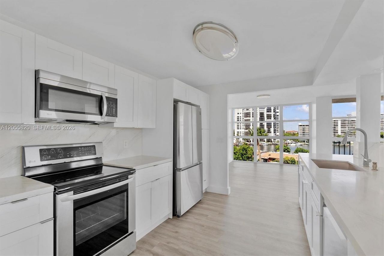 200 Leslie Dr , Unit 631, Hallandale Beach, FL 33009 Photo