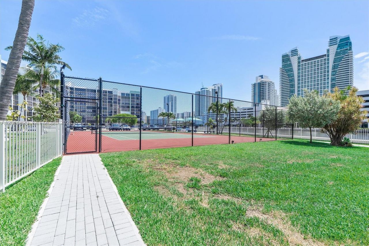 200 Leslie Dr , Unit 631, Hallandale Beach, FL 33009 Photo