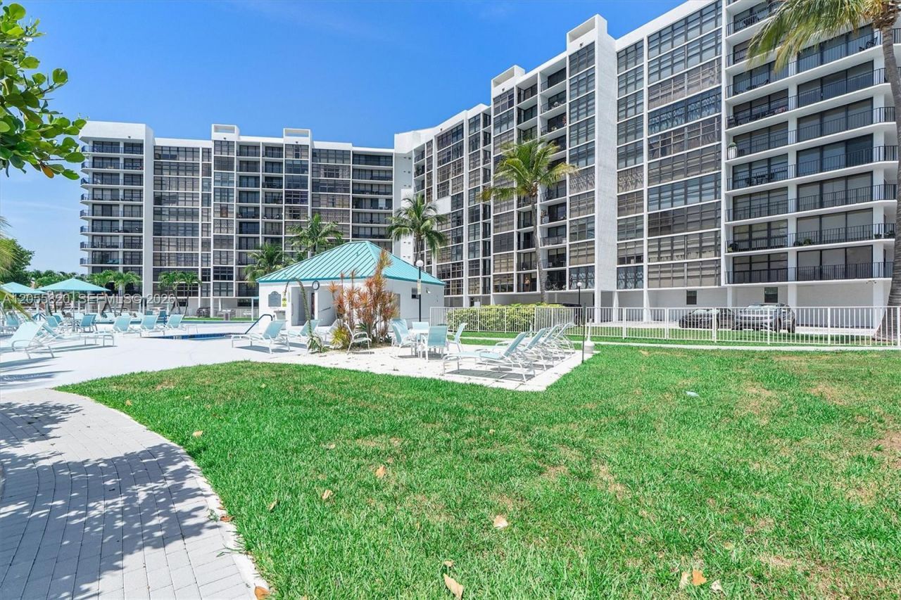 200 Leslie Dr , Unit 631, Hallandale Beach, FL 33009 Photo
